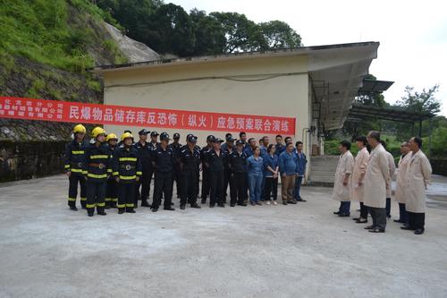 海峽科化龍巖三家單位聯(lián)合舉行民爆物品儲存反恐怖（縱火）應急預案演練。 葉莉攝[2].jpg