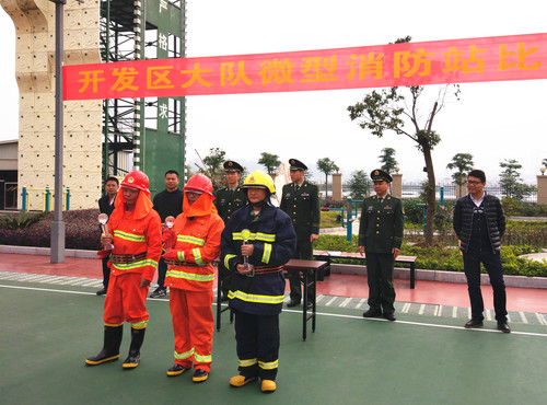 徐敬華：龍巖分公司參加當(dāng)?shù)匚⑿拖勒緲I(yè)務(wù)技能比武競賽獲佳績3[3].jpg