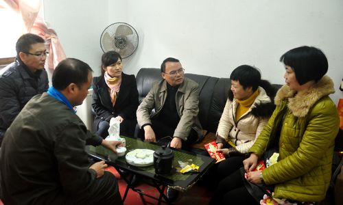 機(jī)電控股集團(tuán)陳伯煒副總一行節(jié)前深入?？朴来悍止疚繂柣疾÷毠ぁ?陳宏金)[2].jpg