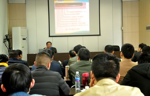 陳宏金：公司市場部在永春分公司舉行銷售人員內(nèi)外編碼一體化雷管培訓會。[2].jpg