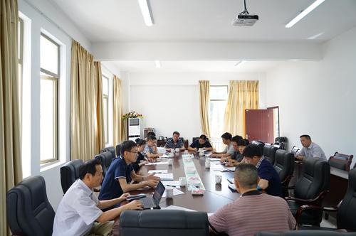 工信部安全生產(chǎn)司安全督查組到海峽科化龍巖分公司開展安全專項督察。圖為會議現(xiàn)場 鄧義楨 攝.jpg