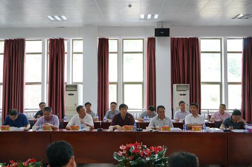海峽科化龍巖分公司“SGR-FL型乳化炸藥生產(chǎn)系統(tǒng)”順利通過國家工信部科技成果鑒定。圖為工信部李維嘉巡視員對本次鑒定會進行總結(jié)。鄧義楨 攝.jpg