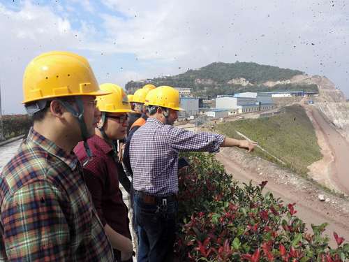 陳赫：金牛水泥礦山部部長葉小勇一行到富興建設(shè)公司考察調(diào)研.jpg
