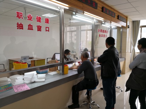 林冬：龍巖分公司職工正在進行職業(yè)健康檢查.jpg