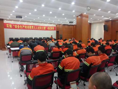 張福?。喝巳诉^(guò)關(guān)考試照片.jpg