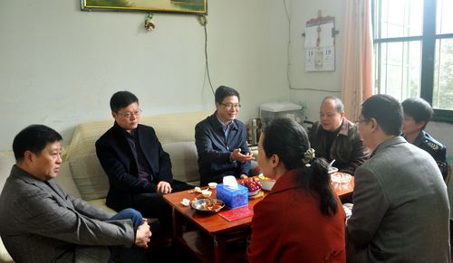 陳宏金：陳斌副總一行到永春分公司慰問困難職工。.jpg