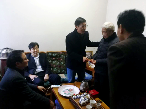 鄭若男：上級領(lǐng)導(dǎo)走訪慰問永安分公司離退休職工.jpg