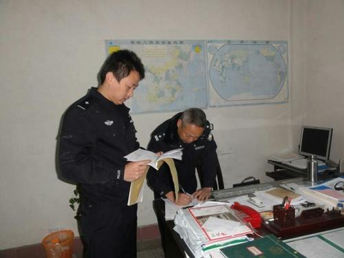 楊建安：市公安局治安大隊(duì)對永安分公司進(jìn)行槍爆安全檢查.jpg