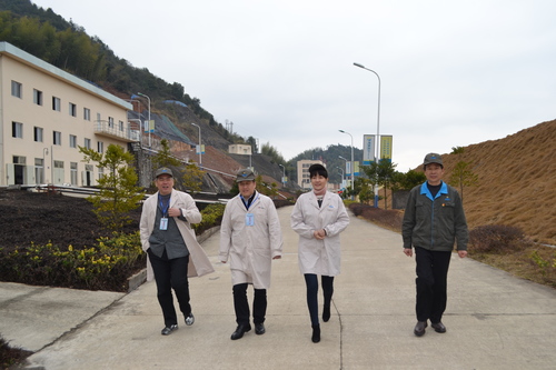 鄧義楨：省經(jīng)信委國防科技處副處長李強一行到龍巖分公司開展安全檢查工作2.jpg