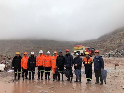 劉亞東、邱志峰-富興建設(shè)上杭分公司膠狀乳化炸藥混裝車項目正式投產(chǎn).jpg