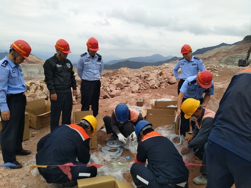 羅曉恒--富興建設(shè)上杭分公司成功銷(xiāo)毀一批廢舊彈藥及民爆物品2.jpg
