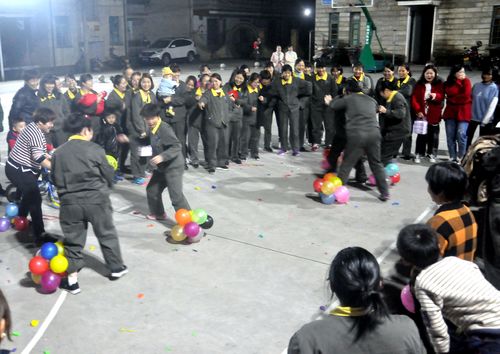 陳宏金：圖為永春分公司踩汽球游戲現(xiàn)場(chǎng)。.jpg