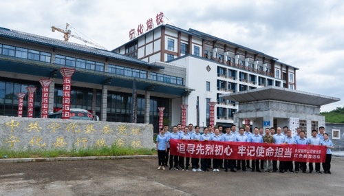在寧化黨校門口與授課教師張林誠合影留念.jpg