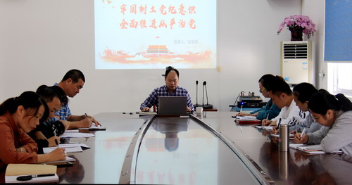 （采用）陳宏金：張瑞林書記給機(jī)關(guān)黨支部黨員上專題黨課。1_調(diào)整大小.jpg