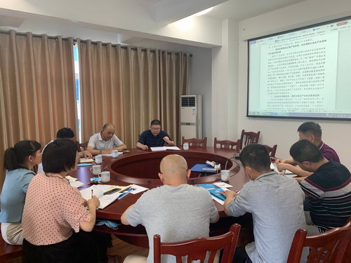 來慶�?富興建設(shè)公司專題研究全面從嚴(yán)治黨工作 (1)_調(diào)整大小.jpg