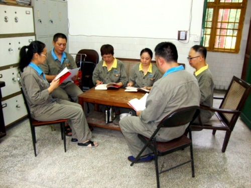 （一）導(dǎo)爆支部開展研討活動(dòng).JPG