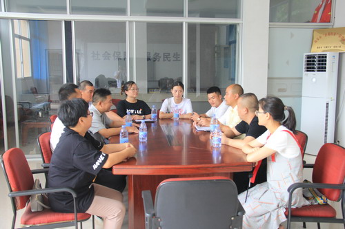 黃曉志：圖為座談會(huì)現(xiàn)場(chǎng)_調(diào)整大小.jpg