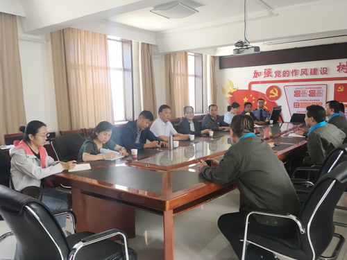 青海省應(yīng)急管理廳副廳長(zhǎng)王躍榮一行在1號(hào)會(huì)議室召開職業(yè)衛(wèi)生工作檢查反饋會(huì)_調(diào)整大小.jpg