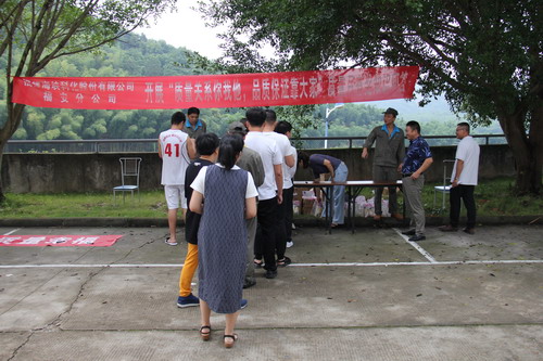 黃曉志：圖為“質(zhì)量月”有獎問答活動現(xiàn)場_調(diào)整大小.jpg