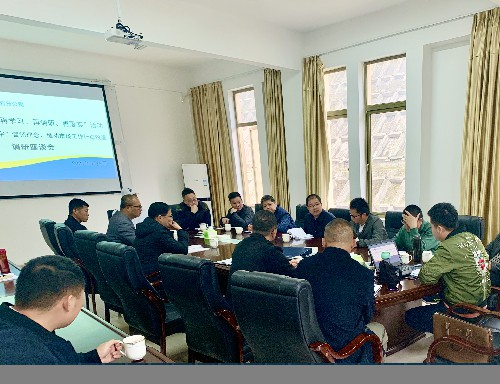 鄒園：?？乒靖笨偨?jīng)理黃卿延到龍巖分公司召開市場調(diào)研座談會(huì)~1.jpg