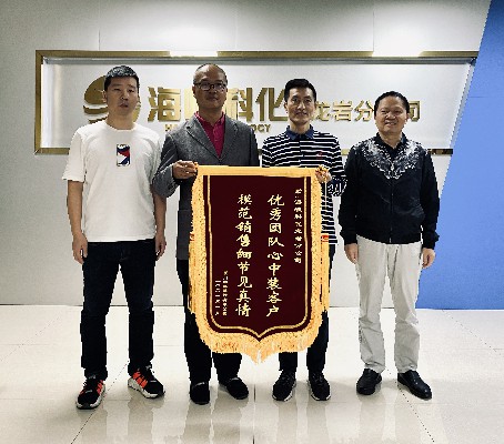 鄒園：優(yōu)秀團(tuán)隊(duì)心中裝客�?  模范銷售細(xì)節(jié)見真情~1.jpg