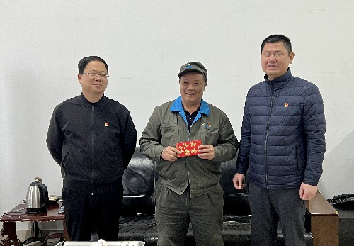 謝顏果：?？乒靖笨偨?jīng)理祁忠清走訪慰問龍巖分公司困難黨員~1.jpg