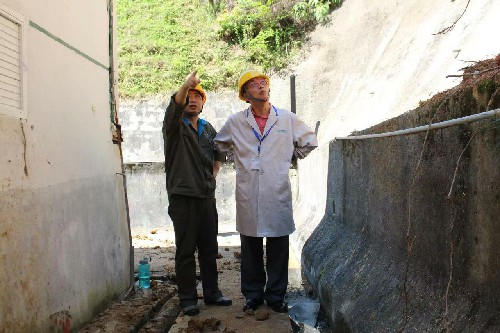海峽科化永安分公司荊東杰：海峽科化公司黨委副書記、總經理顏建議一行到海峽科化永安分公司調研指導�?.13”汛期災后自救及復工復產工作照片~1.jpg