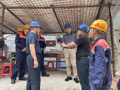 富興建設(shè)公司 林敏�?省機(jī)電控股公司黨委委員、副總經(jīng)理吳大文到上杭分公司開展工作調(diào)研~1.jpg