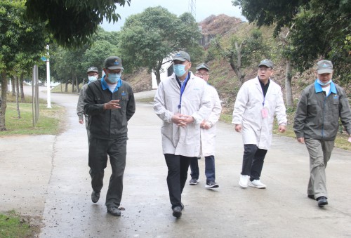 格式工廠采用+++福安胡廷淦：圖為福安市副市長連堅到車間現(xiàn)場查看�?2).jpg