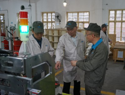 格式工廠烽林林美玲：省機(jī)電控股公司黨委委員、副總經(jīng)理陳伯煒一行到海峽科化烽林分公司開展“科技創(chuàng)新及科技人才”課題調(diào)�?.jpg