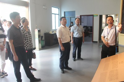 格式工廠采用-福安胡廷淦：圖為董飛龍一行參觀閩東蘇區(qū)紀(jì)念館 (4).jpg