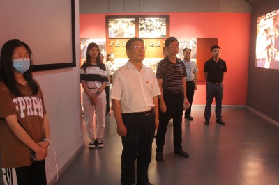 格式工廠采用-福安胡廷淦：圖為董飛龍一行參觀閩東蘇區(qū)紀(jì)念館 (2).jpg